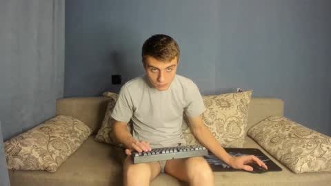 Snapshot of bristlebback chatting on 10-18-25, 04:19 bristlebback online show from 10-18-25, 04:19