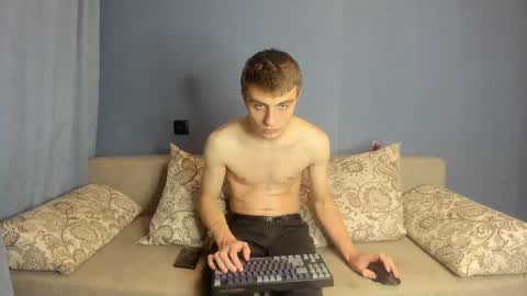 Snapshot of bristlebback chatting on 10-22-25, 03:45 bristlebback online show from 10-22-25, 03:45