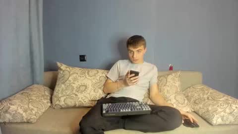 Snapshot of bristlebback chatting on 10-24-25, 04:47 bristlebback online show from 10-24-25, 04:47