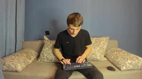 Snapshot of bristlebback chatting on 11-16-25, 03:39 bristlebback online show from 11-16-25, 03:39