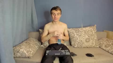 Snapshot of bristlebback chatting on 02-06-26, 06:11 bristlebback online show from 02-06-26, 06:11