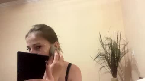 Snapshot of britanysuther chatting on 06-20-26, 06:22 Ciri online show from 06-20-26, 06:22