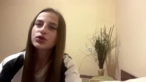 Snapshot of britanysuther chatting on 06-22-26, 10:07 Ciri online show from 06-22-26, 10:07