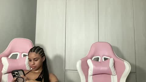 Snapshot of brithneysquirt chatting on 03-10-25, 06:45 brithneysquirt online show from 03-10-25, 06:45