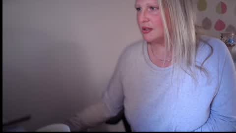 British Bella online show from 03-25-26, 07:58