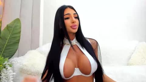 Snapshot of britney_charm chatting on 02-24-26, 08:01 britney_charm online show from 02-24-26, 08:01