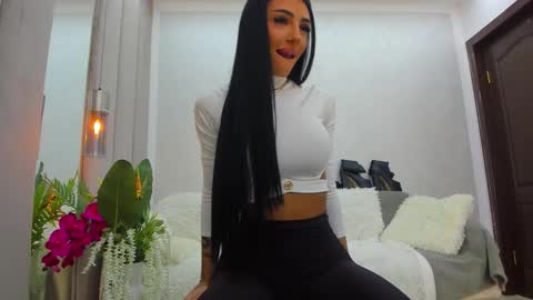 Snapshot of britney_charm chatting on 03-22-26, 07:12 britney_charm online show from 03-22-26, 07:12