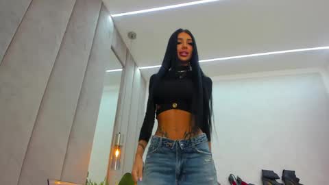 Snapshot of britney_charm chatting on 03-26-26, 07:36 britney_charm online show from 03-26-26, 07:36