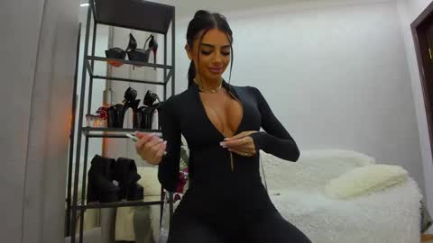 Snapshot of britney_charm chatting on 04-03-26, 06:33 britney_charm online show from 04-03-26, 06:33