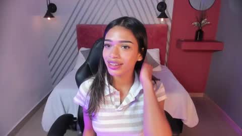 Snapshot of britney_collins_ chatting on 06-06-26, 01:27 britney_collins_ online show from 06-06-26, 01:27