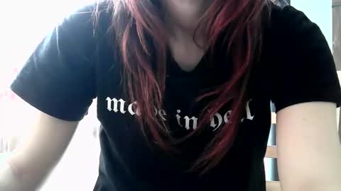 Snapshot of britneyamy chatting on 04-08-26, 12:27 Britney online show from 04-08-26, 12:27