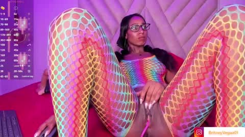 Snapshot of britneyvega chatting on 02-11-25, 03:08 Britney online show from 02-11-25, 03:08