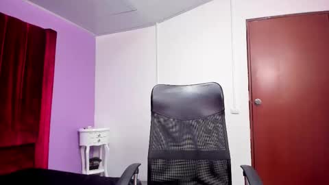 Snapshot of britnnycollins chatting on 10-11-25, 01:09 britnnycollins online show from 10-11-25, 01:09