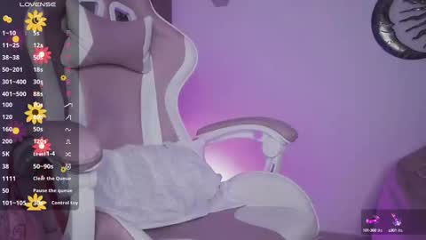 Snapshot of britt_grey chatting on 03-10-25, 11:27 britt grey online show from 03-10-25, 11:27