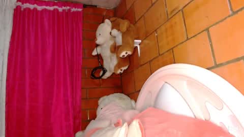 Julieth Sofa Rincn Amador online show from 01-21-25, 02:33