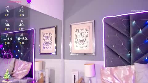 Snapshot of brittanyjhonnns chatting on 12-17-24, 02:12 brittany 25 years old happy as a worm online show from 12-17-24, 02:12