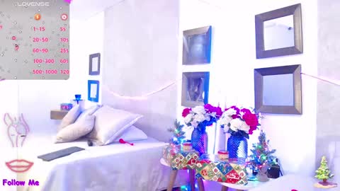 Snapshot of brittanyjhonnns chatting on 12-29-24, 12:45 brittany 25 years old happy as a worm online show from 12-29-24, 12:45