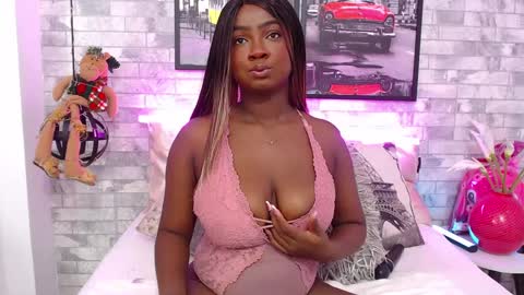 Snapshot of brittanyjhonnns chatting on 12-30-24, 02:30 brittany 25 years old happy as a worm online show from 12-30-24, 02:30