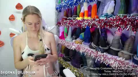 Snapshot of brookedillinger chatting on 10-24-25, 12:30 Brooke1993 online show from 10-24-25, 12:30