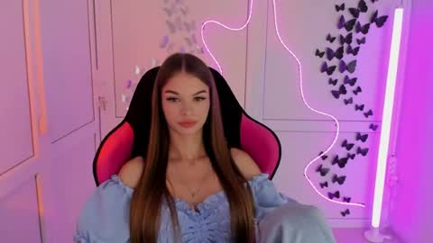 Snapshot of brooklunglow_ chatting on 07-26-26, 12:12 Vlada online show from 07-26-26, 12:12