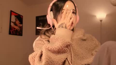 Nat  Independent model  Please help me to reach 200 thumbs up online show from 01-15-26, 04:17