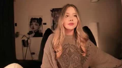 Nat  Independent model  Please help me to reach 200 thumbs up online show from 02-14-26, 05:26