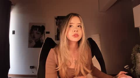 Nat  Independent model  Please help me to reach 200 thumbs up online show from 03-28-26, 04:17