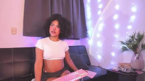 Snapshot of browngirl69 chatting on 01-13-25, 02:18 miss muller online show from 01-13-25, 02:18