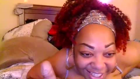 Snapshot of brownroundrenee chatting on 12-29-24, 05:44 brownroundrenee online show from 12-29-24, 05:44