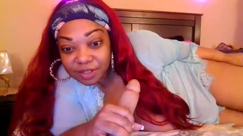 Snapshot of brownroundrenee chatting on 01-06-25, 10:35 brownroundrenee online show from 01-06-25, 10:35
