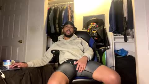 Snapshot of brownskinshortyy chatting on 12-18-24, 01:48 Brownskinshortyy online show from 12-18-24, 01:48