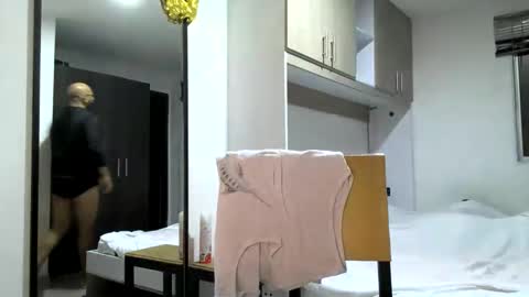 Snapshot of bruce_bigg chatting on 12-25-24, 02:14 Bruce online show from 12-25-24, 02:14