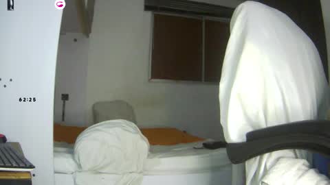 Snapshot of bruce_bigg chatting on 11-05-25, 08:36 Bruce online show from 11-05-25, 08:36