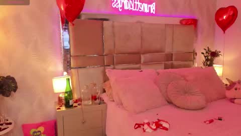 Snapshot of brunettklaryss chatting on 02-15-26, 08:38 Brenda online show from 02-15-26, 08:38