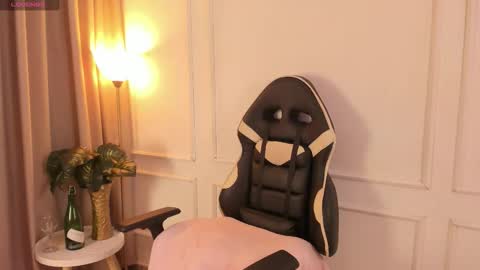 Snapshot of brunettklaryss chatting on 02-20-26, 11:43 Brenda online show from 02-20-26, 11:43