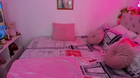 Snapshot of brunettklaryss chatting on 03-18-26, 07:44 Brenda online show from 03-18-26, 07:44