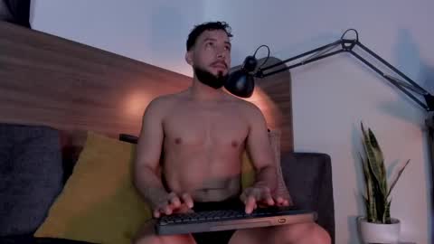 Andres Suarez online show from 05-30-26, 04:59