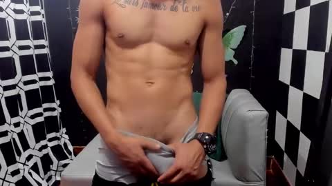 Snapshot of brunocuttie94 chatting on 02-02-25, 06:53 Join my fan club here 150 tokens a month online show from 02-02-25, 06:53