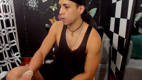 Snapshot of brunocuttie94 chatting on 02-16-25, 06:43 Join my fan club here 150 tokens a month online show from 02-16-25, 06:43