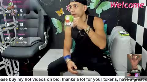 Snapshot of brunocuttie94 chatting on 03-03-25, 05:29 Join my fan club here 150 tokens a month online show from 03-03-25, 05:29