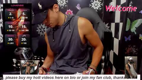 Snapshot of brunocuttie94 chatting on 10-19-25, 05:13 Join my fan club here 150 tokens a month online show from 10-19-25, 05:13