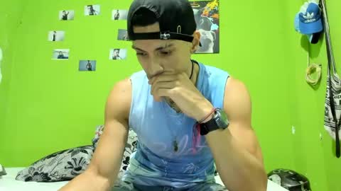 Snapshot of brunocuttie94 chatting on 06-08-26, 05:02 Join my fan club here 150 tokens a month online show from 06-08-26, 05:02