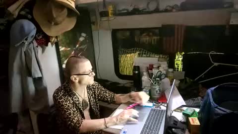 Steve... aka SkinnieDippin aka TimberTramp online show from 03-19-26, 06:39