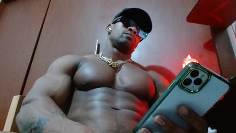 Enjoy the best muscle straws   online show from 03-08-25, 01:50