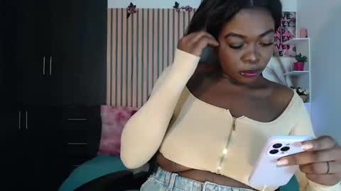 Snapshot of brytany05 chatting on 10-24-25, 08:11 hot online show from 10-24-25, 08:11