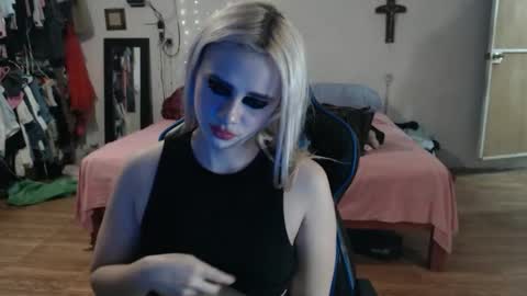 Snapshot of bubblebut11 chatting on 11-25-25, 04:45 Isabella but call me isa online show from 11-25-25, 04:45