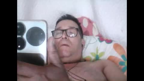Snapshot of buchs32 chatting on 12-23-25, 05:49 buchs32 online show from 12-23-25, 05:49