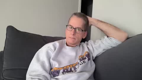 Snapshot of budman004 chatting on 11-28-25, 02:42 budman004 online show from 11-28-25, 02:42