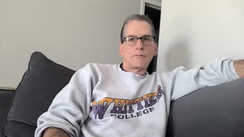 Snapshot of budman004 chatting on 12-14-25, 04:34 budman004 online show from 12-14-25, 04:34