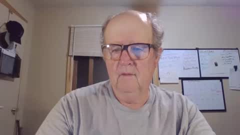 Snapshot of bullfrogg5050 chatting on 09-17-25, 12:07 bullfrogg5050 online show from 09-17-25, 12:07